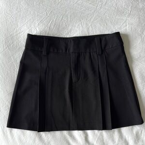 Aritzia Sunday Best Pleated Mini Skirt